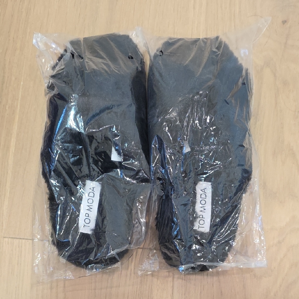 TOP Moda Plush Black Slippers - Picture 5 of 12